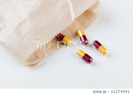 Dangerous drag in paper bag 11274341