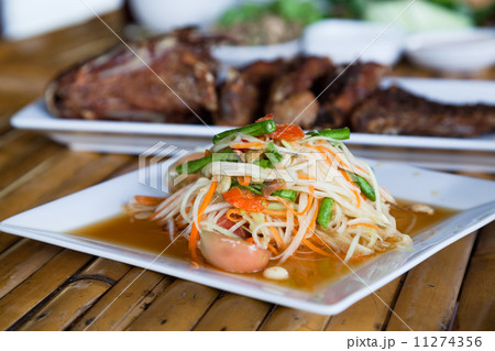 Thai hot and spicy papaya salad 11274356