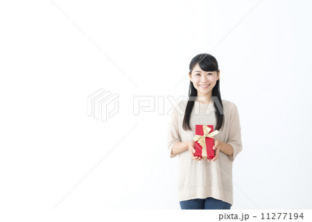 若い女性　プレゼント 11277194