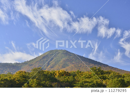 青空と秋の八甲田山／青森県　青森市 11279295