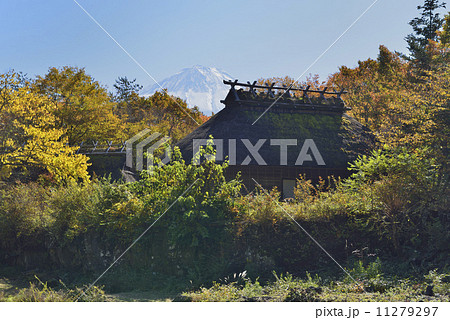 富士山と古民家/山梨県 富士河口湖町 富士山と古民家/山梨県 富士河口湖町 11279297