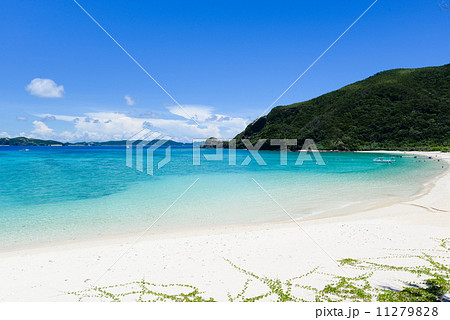 沖縄の海・渡嘉志久ビーチ 11279828