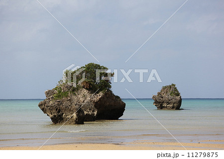 石垣島  平久保半島西海岸の離れ岩 11279875