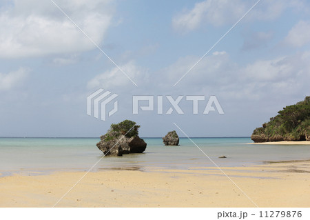石垣島  平久保半島西海岸の離れ岩 11279876