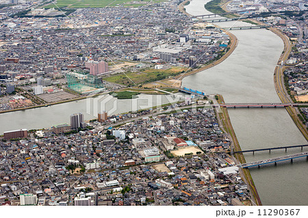 信濃川下流の関屋分水路付近を空撮 11290367