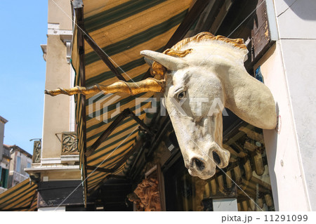 Unicorn head on the facade of a building in Venice, Italy 11291099