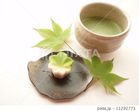 楓の和菓子と抹茶 11292773
