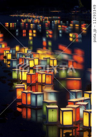 灯ろう流し　和歌山　紀ノ川祭り 11293349