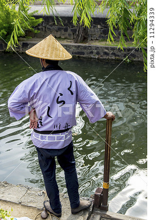 川舟流しの船頭 11294339