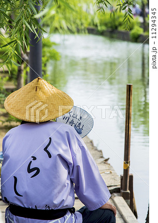 川舟流しの船頭 11294345