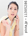 カジュアルスタイルのビジネスウーマン 11305286