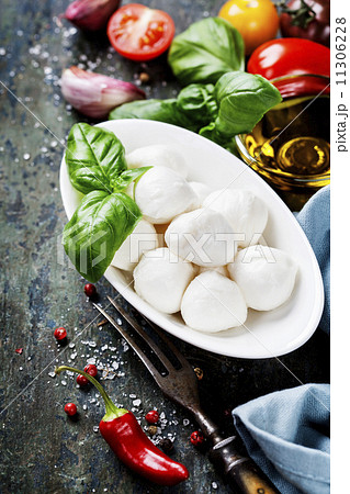 Mozzarella with tomatos and basil leaves Mozzarella with tomatos and basil leaves 11306228