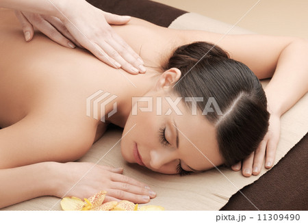 Greeting The Asian Woman Spa 83
