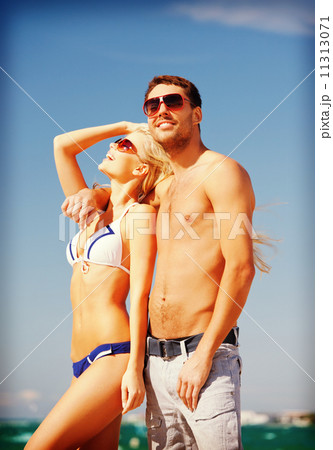 happy couple in sunglasses on the beach 11313071