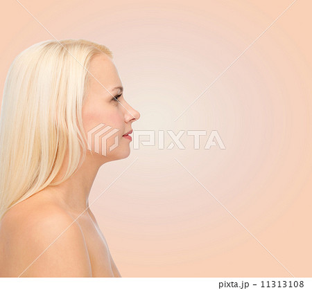smiling young woman 11313108