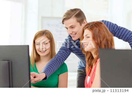 group of smiling students having discussion 11313194