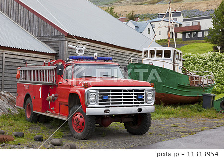 Vintage firefighters truck. 11313954