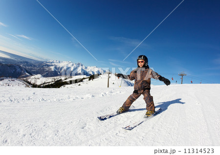 Child skiing 11314523
