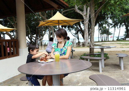 ホーカーセンターでの親子 ホーカーセンターでの親子 11314961