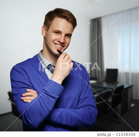 Young successful business man at office 11316330