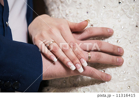 Bride and groom holding hands Bride and groom holding hands 11316415
