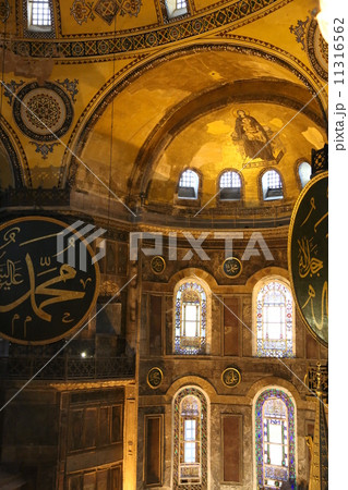 アヤソフィアの内部ドーム 11316562