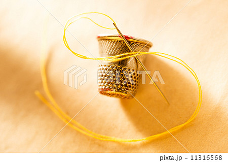 Sewing thimble and needle with thread Sewing thimble and needle with thread 11316568