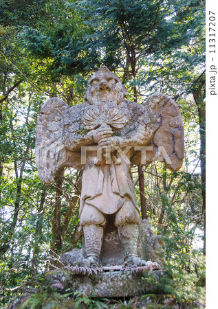 天狗の石像　 11317207