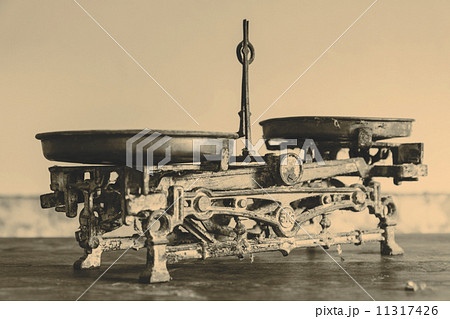 Old Antique weight measuring and kitchen goods weighing Old Antique weight measuring and kitchen goods weighing 11317426