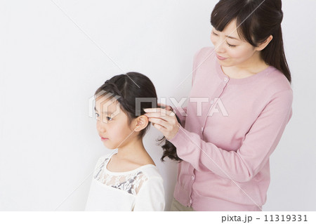 お母さんと娘 11319331