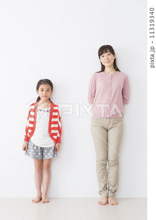 お母さんと娘 お母さんと娘 11319340