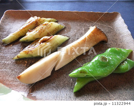 鉄板焼きの野菜 ナス エリンギ インゲン の写真素材