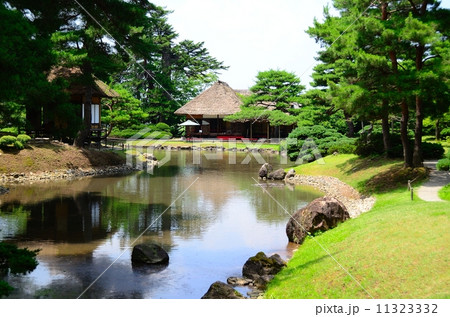 会津松平氏庭園　御薬園　女滝から心字池を眺める 11323332