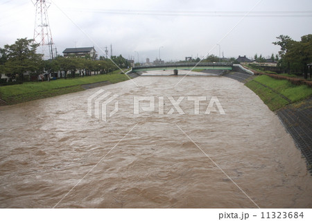 【2011.9.20 台風15号　春日井市内津川放水路】 11323684