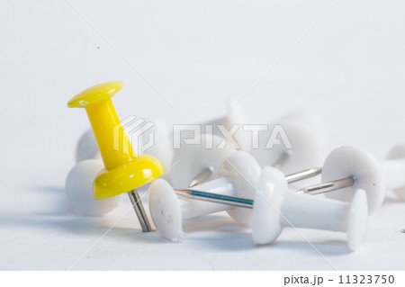 Close up muliple push pin insert 11323750