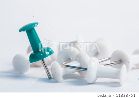 Close up muliple push pin insert 11323751