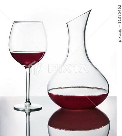 ワイングラスとデカンタ 11325462