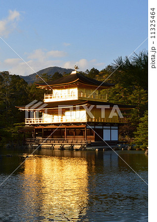 西日を浴びる金閣寺の「舎利殿」(京都市北区) 西日を浴びる金閣寺の「舎利殿」(京都市北区) 11325464