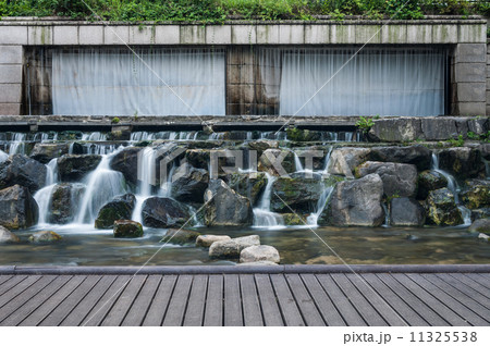 Cheonggyecheon Stream 11325538