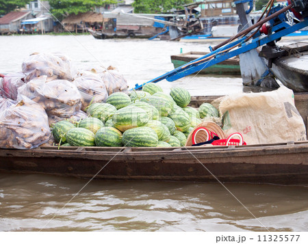 ベトナム　メコンデルタ　水上マーケット 11325577
