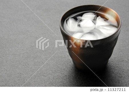 焼酎の水割り 11327211