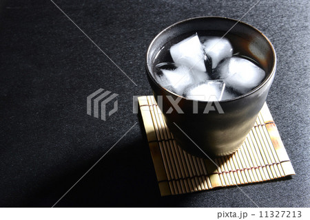 焼酎の水割り 焼酎の水割り 11327213