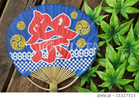 祭の文字が書いてある団扇 夏祭りイメージ 祭の文字が書いてある団扇 夏祭りイメージ 11327313