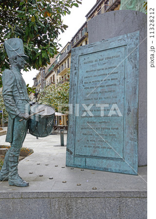 スペイン　サンセバスチャン　太鼓祭り 11328212