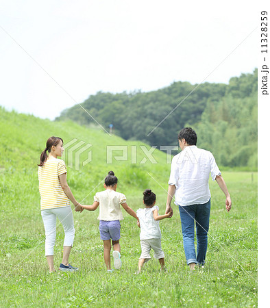 夏の家族 11328259