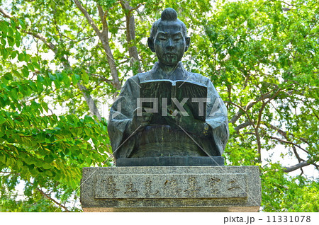 二宮尊徳先生像（京都府立図書館前／京都市左京区岡崎）の写真素材 [11331078] - PIXTA