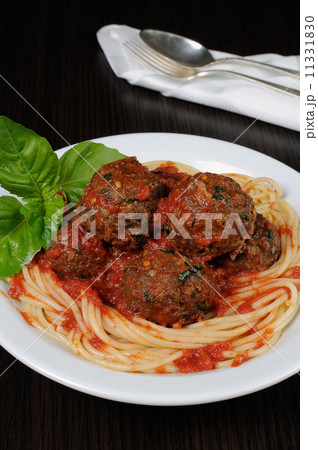 Meatballs in tomato sauce with spaghetti Meatballs in tomato sauce with spaghetti 11331830