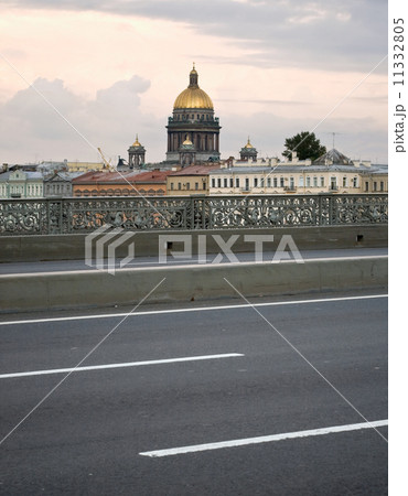 Evening view from bridge on Isaakievsky Cathedral in Saint-Petersburg, Russia 11332805