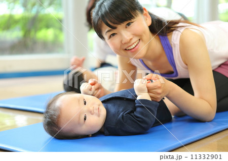 ベビーヨガ ベビーマッサージ 生後5ヶ月 ベビーヨガ ベビーマッサージ 生後5ヶ月 11332901