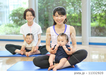生後9か月と5か月の赤ちゃん 習い事 生後9か月と5か月の赤ちゃん 習い事 11332920